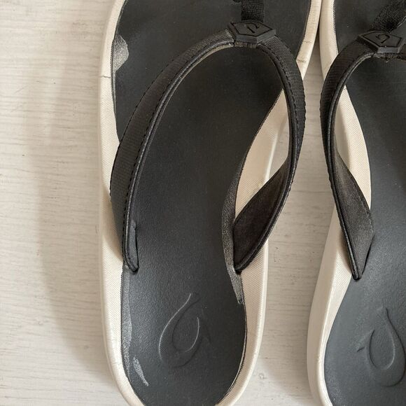 OluKai Sandals Womens Size 7 Pi'oe Casual Slip On Beach Flip Flops Black - Picture 8 of 10